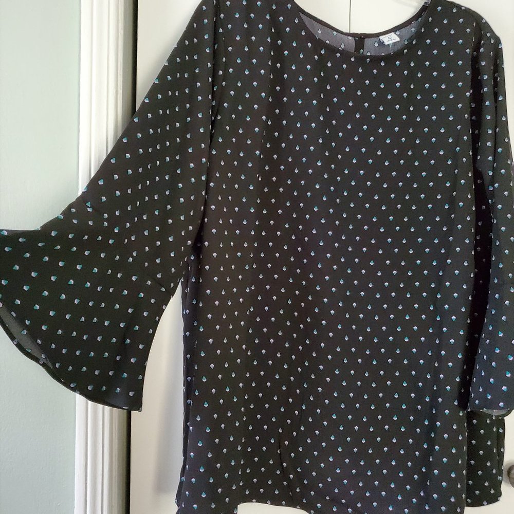 Flair sleeve blouse with small pattern (NWT)